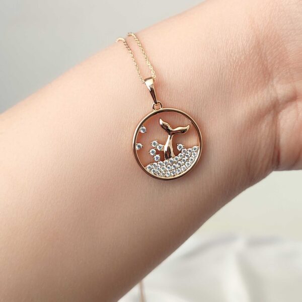 گردنبند زنانه ژوپینگ طرح دم وال کد ZG1017