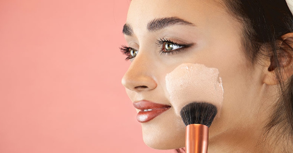 مرحله سوم آرایش به سبک ژاپنی و استفاده از کرم پودر