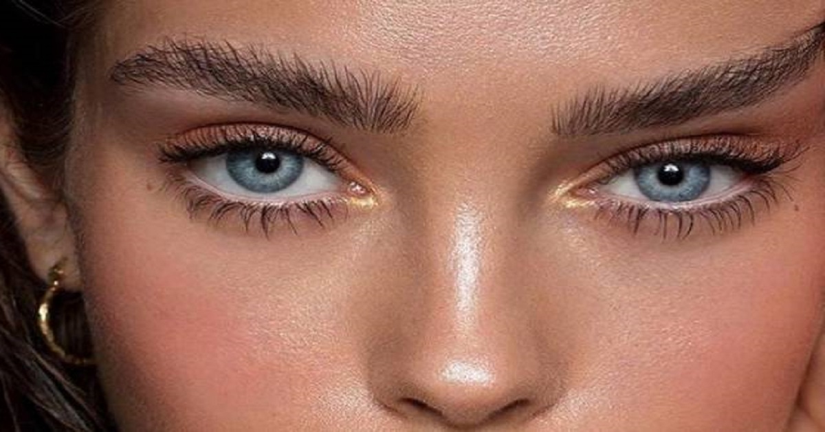 طراحی ابرو در آرایش به سبک ژاپنی بدون قوس