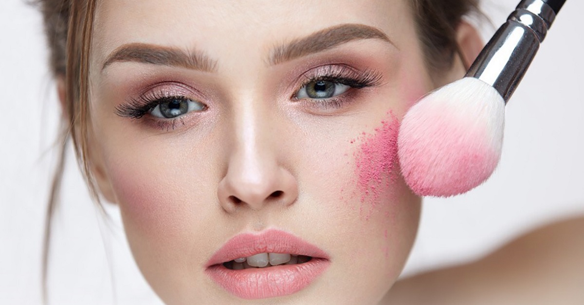 استفاده صحیح از رژگونه برای چاق‌تر دیده شدن صورت