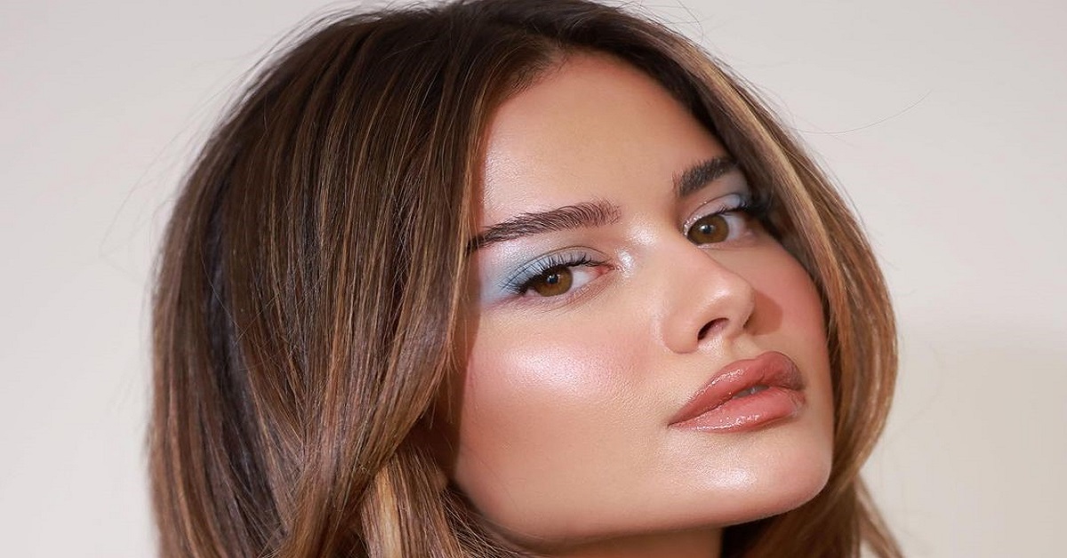 استفاده از اسپری فیکساتور برای ماندگاری آرایش